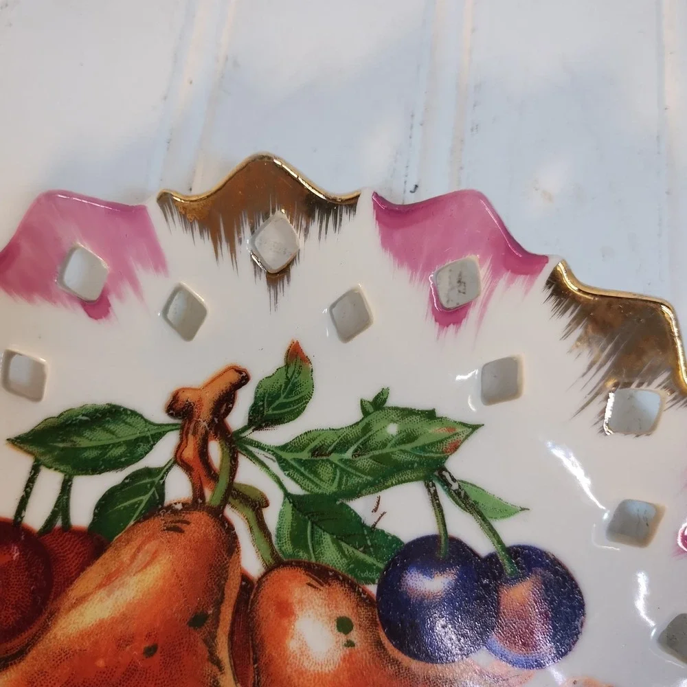 2 PC Vtg Farmhouse Cottage Wall Plate Lattice Strawberry Apple Gold Trim Artmark